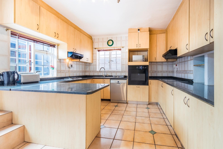 To Let 12 Bedroom Property for Rent in Bo Kaap Western Cape